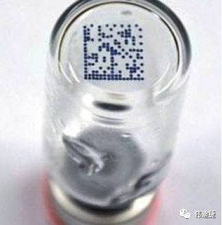 玻璃药瓶底部的DataMatrix喷码