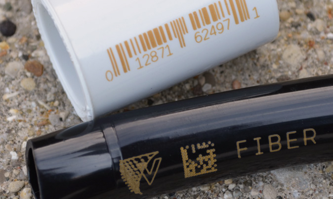 23421314234 白色管件上的条码与玄色管件上的方块码及FIBER字样