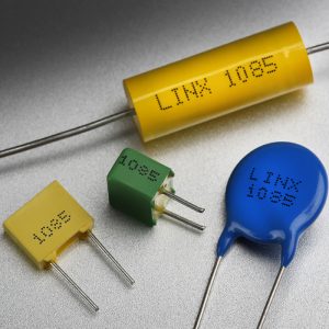 带LINX 1085字符的彩色电子元件与引线