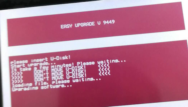 显示Please insert U-Disk的EASY UPGRADE界面