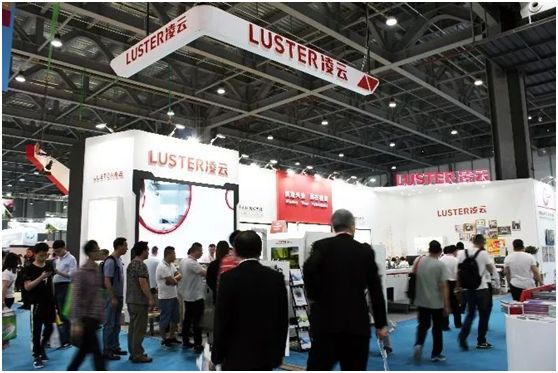 www.eamar_.com_.cn-news1234134123811 LUSTER凌云展位与前方人群