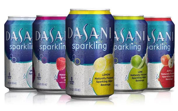 五罐带水果图案的DASANI sparkling饮料